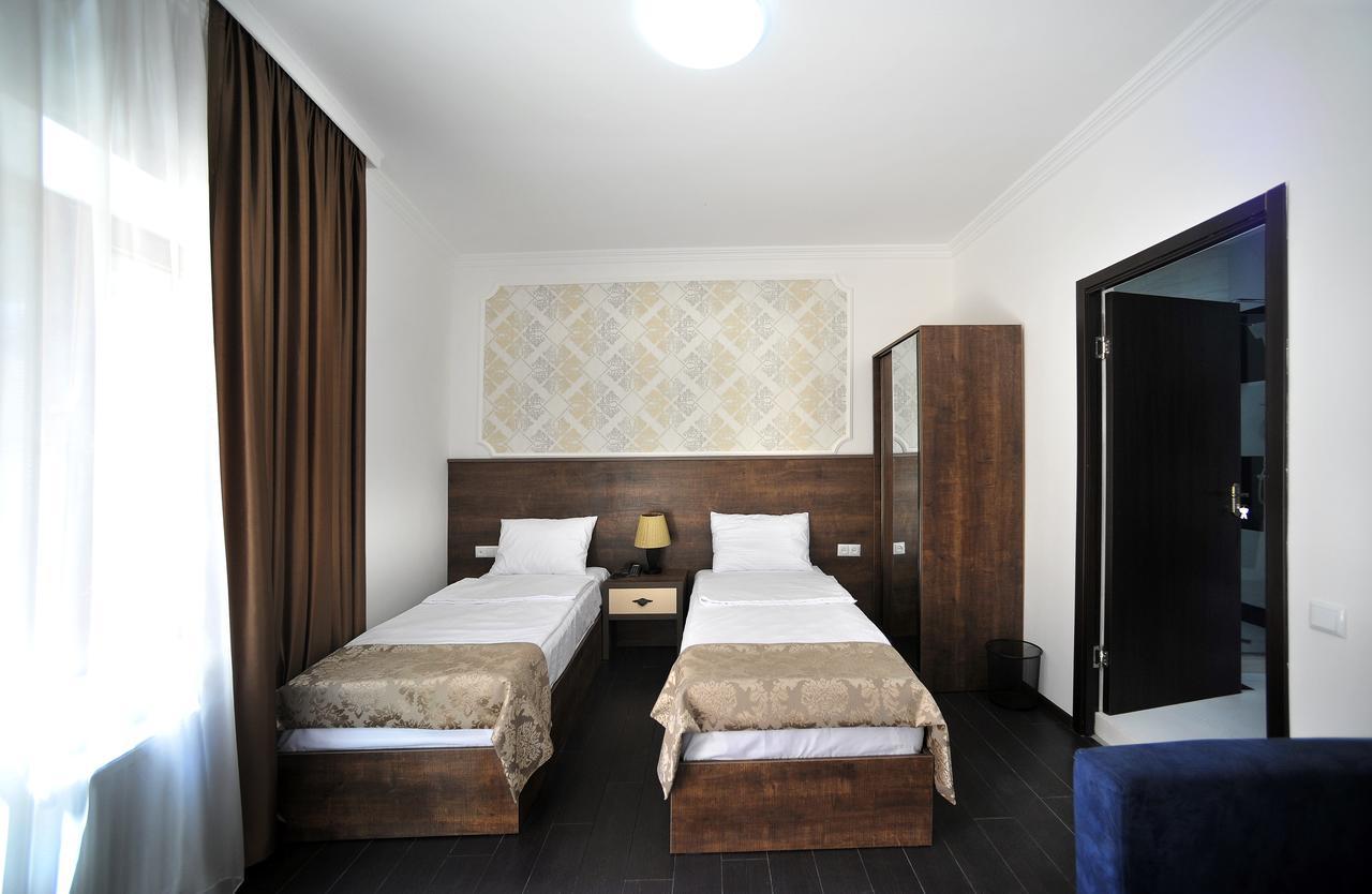 Rk City Hotel Tbilisi Esterno foto