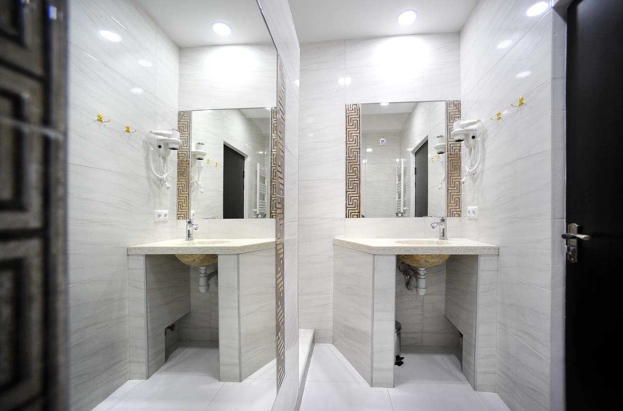 Rk City Hotel Tbilisi Esterno foto